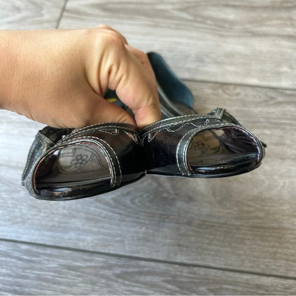 Bobbi Blu Strappy Shiny Leather Peep Toe Pumps - Picture 5 of 15